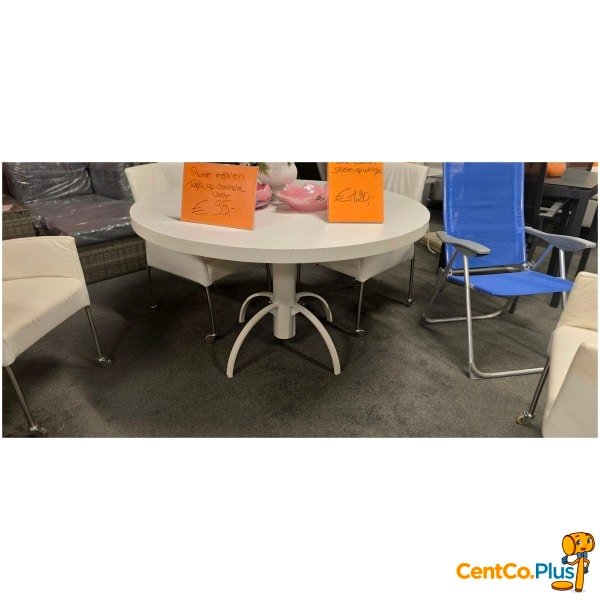 ronde metalen tafel