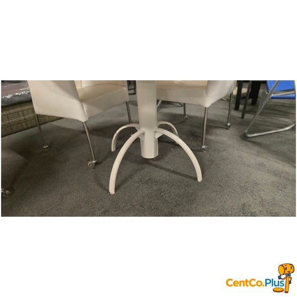 ronde metalen tafel