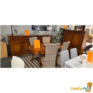 Eetkamer in massieve kerselaar