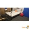 Zwart metalen bed