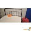 Zwart metalen bed