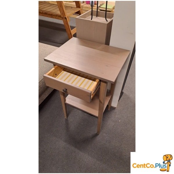 Landelijk bijzettafeltje