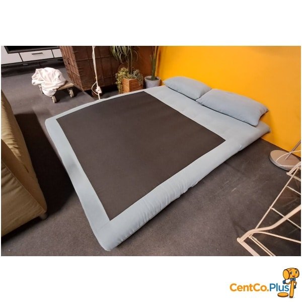 Slaapbank in zachte grijze stof