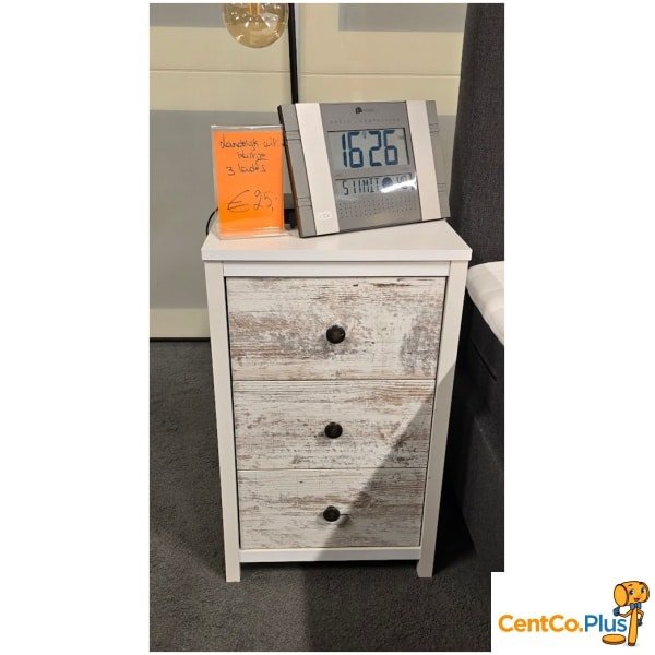 Landelijk wit bijzetkastje