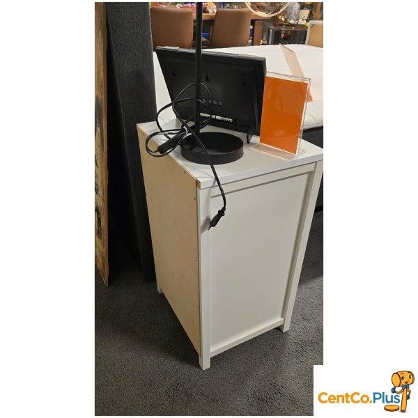 Landelijk wit bijzetkastje