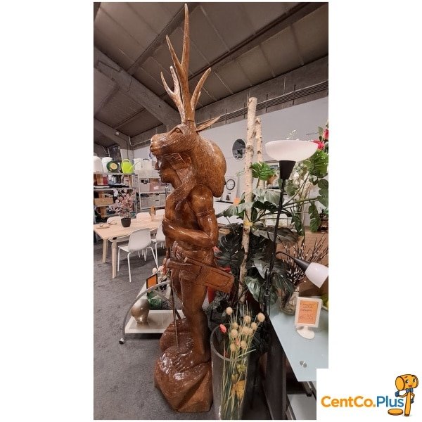 Levensgrote krijger met hert