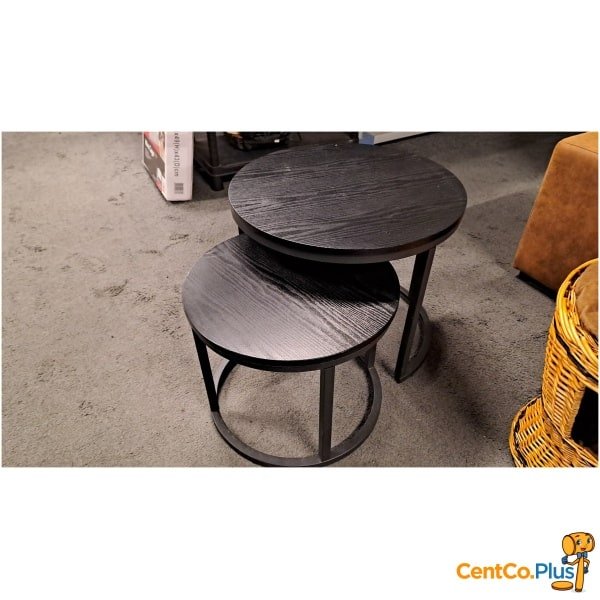 twee ronde salontafeltjes