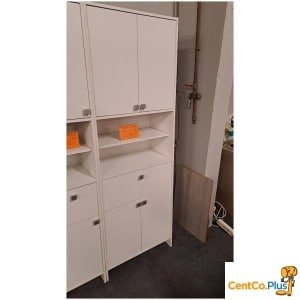 Witte badkamerkast