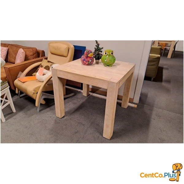 Vierkante massieve tafel