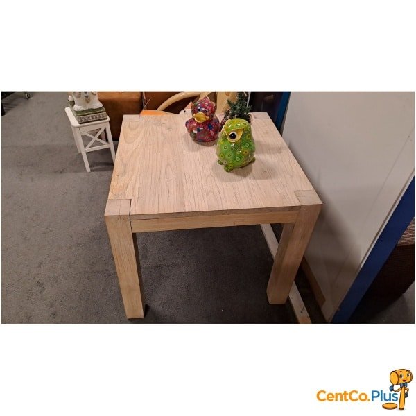 Vierkante massieve tafel