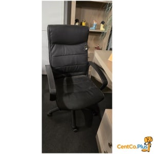 Zwarte bureaustoel