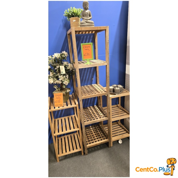Hoge houten étagère