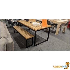 Industriële tafel met bijpassende bank