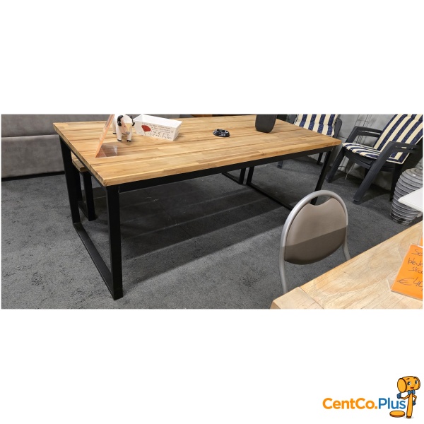 Industriële tafel met bijpassende bank