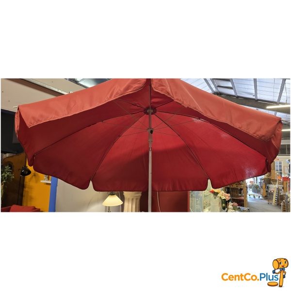 Rode parasol met knikarm