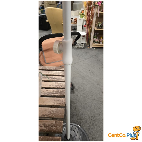 Rode parasol met knikarm
