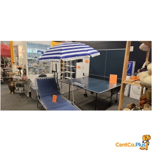 Blauw-wit gestreepte parasol