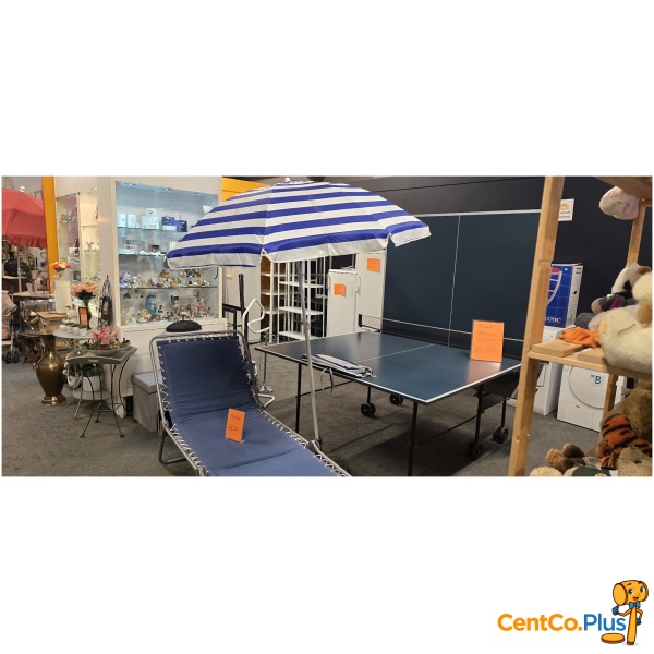 Blauw-wit gestreepte parasol