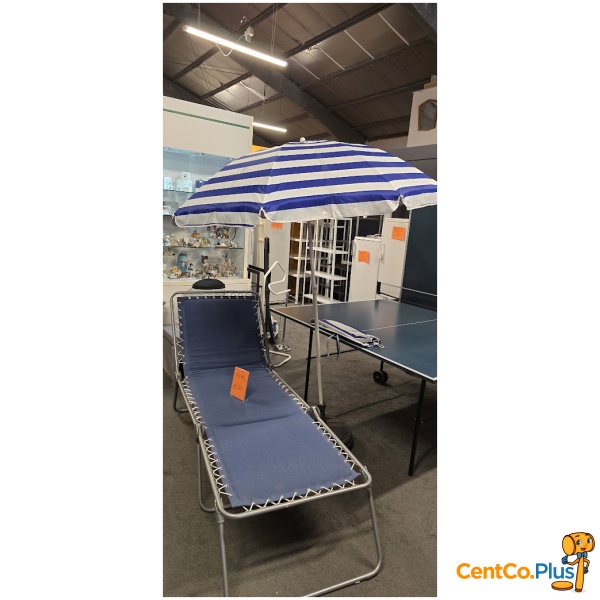 Blauw-wit gestreepte parasol