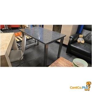 Tafel met marmeren blad