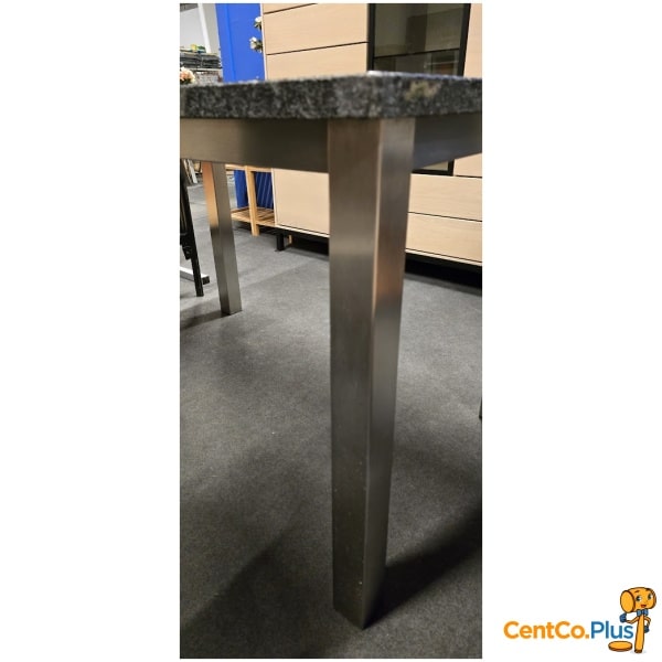 Tafel met marmeren blad