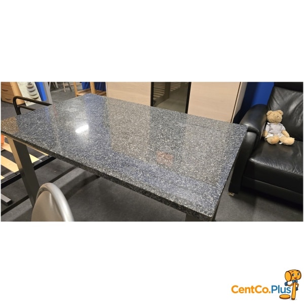 Tafel met marmeren blad