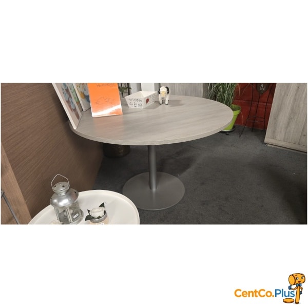 Ronde keukentafel op centrale voet