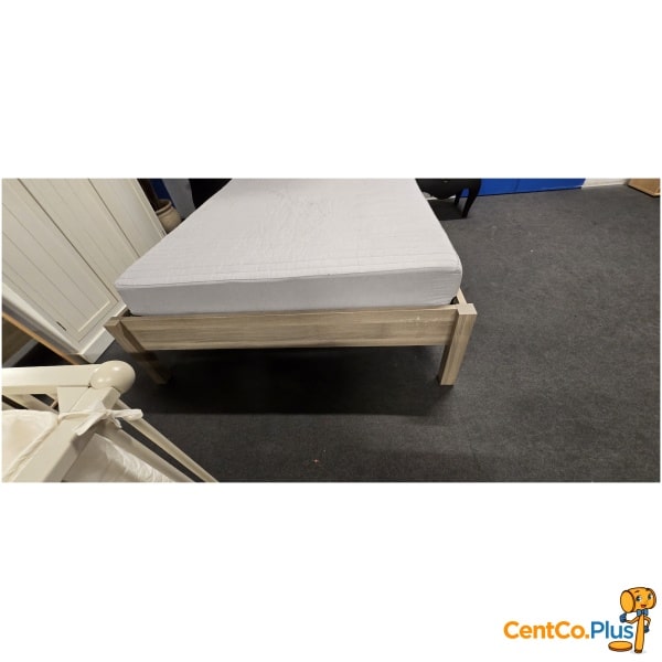 2-persoonsbed met lattenbodem en matras