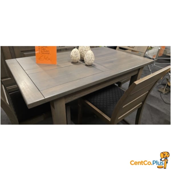 Complete eetkamer