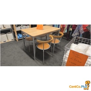 Keukentafel met 4 stoelen