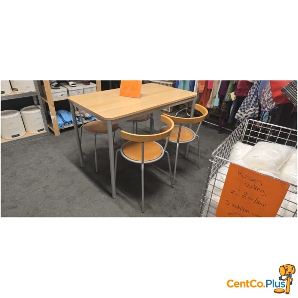Keukentafel met 4 stoelen