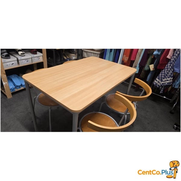 Keukentafel met 4 stoelen