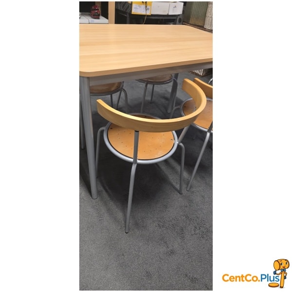 Keukentafel met 4 stoelen