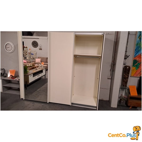 Witte kleerkast met spiegel