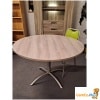Moderne eetkamer met ronde tafel