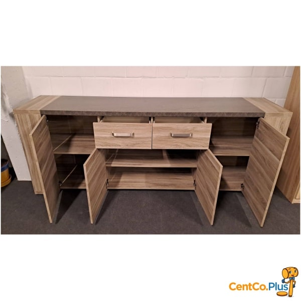Moderne eetkamer met ronde tafel