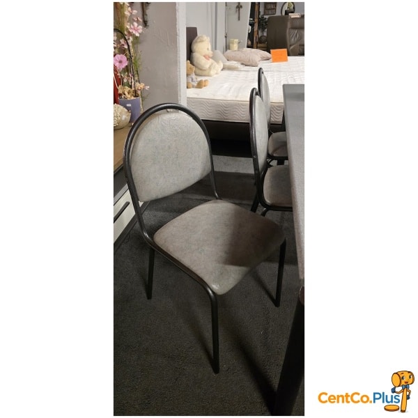grote grijze keukentafel