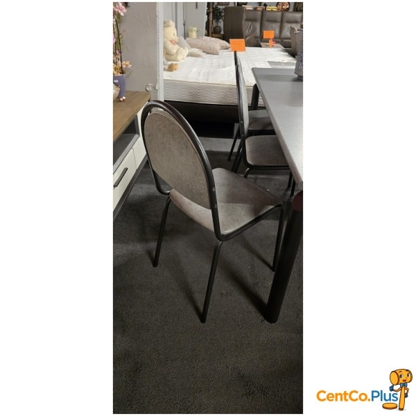grote grijze keukentafel