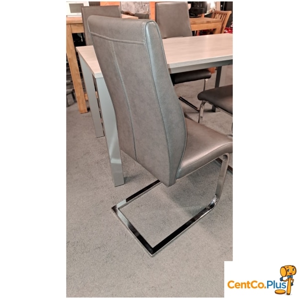 grijze sledestoelen