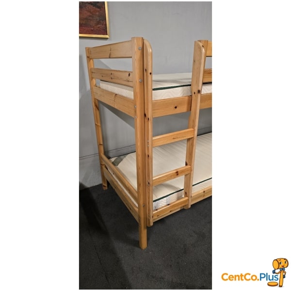 Houten stapelbed